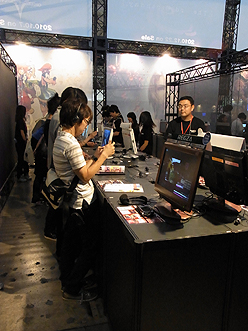 画像ギャラリー No.004のサムネイル画像 / ［TGS 2010］アヤ・ブレアの新たな戦いが，アクションRPGの新時代を告げる。スクウェア・エニックス「The 3rd Birthday」プレイレポート