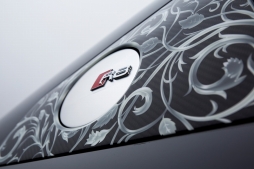 画像ギャラリー No.004のサムネイル画像 / 「FFXV」×Audiのコラボカー「The Audi R8 Star of Lucis」の抽選販売申し込みが開始に。貴重なコンセプトブックが当たるキャンペーンもスタート