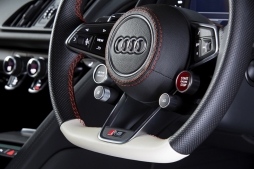 画像ギャラリー No.005のサムネイル画像 / 「FFXV」×Audiのコラボカー「The Audi R8 Star of Lucis」の抽選販売申し込みが開始に。貴重なコンセプトブックが当たるキャンペーンもスタート