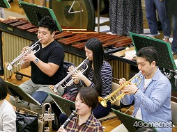 画像ギャラリー No.006のサムネイル画像 / 作曲家・下村陽子氏の30周年記念コンサートのリハーサルをレポート。50曲以上の名曲がフルオーケストラ&混声合唱で生まれ変わる