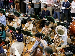 画像ギャラリー No.007のサムネイル画像 / 作曲家・下村陽子氏の30周年記念コンサートのリハーサルをレポート。50曲以上の名曲がフルオーケストラ&混声合唱で生まれ変わる