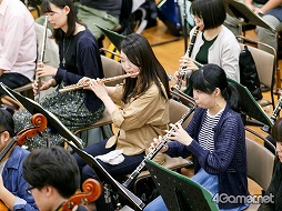 画像ギャラリー No.017のサムネイル画像 / 作曲家・下村陽子氏の30周年記念コンサートのリハーサルをレポート。50曲以上の名曲がフルオーケストラ&混声合唱で生まれ変わる