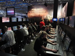 画像ギャラリー No.003のサムネイル画像 / ［Gamescom］試遊台には3時間半待ちの行列も。期待作「Star Wars: The Old Republic」のデモプレイでマルチプレイ向けの要素が判明