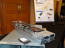 画像ギャラリー No.009のサムネイル画像 / 「GPUのワット性能は8年で100倍に」。NVIDIAのJen-Hsun Huang CEO,国内のGPUコンピューティングイベントで大いに語る