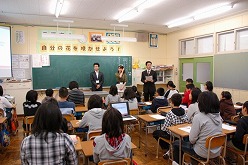 画像ギャラリー No.003のサムネイル画像 / ハンビット，英会話学習についての出張授業を小学校で実施