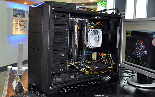 画像ギャラリー No.003のサムネイル画像 / ［COMPUTEX］SilverStone，ゲーマー向けPCケースの第2弾「RV02」を公開。マザーボードを90度回転させて搭載する筐体がコンパクトに
