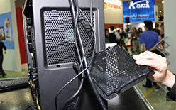 画像ギャラリー No.007のサムネイル画像 / ［COMPUTEX］SilverStone，ゲーマー向けPCケースの第2弾「RV02」を公開。マザーボードを90度回転させて搭載する筐体がコンパクトに