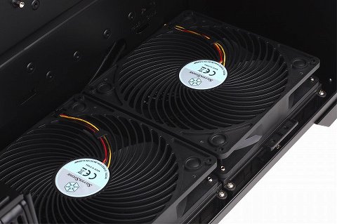画像ギャラリー No.004のサムネイル画像 / ゲーマー向けPCケース「Raven 2」の改良版が登場