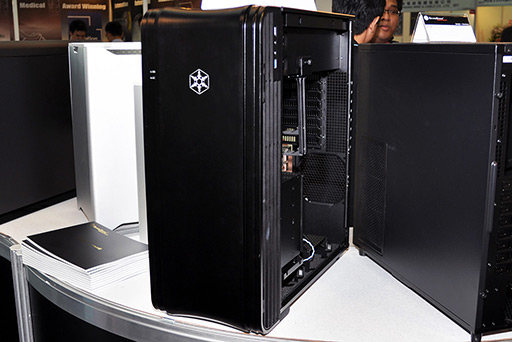画像ギャラリー No.004のサムネイル画像 / ［COMPUTEX］SilverStone，ゲーマー向けPCケース「Raven RV04」など，今年もユニークなPCケースを公開