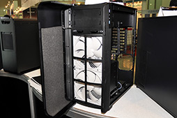 画像ギャラリー No.006のサムネイル画像 / ［COMPUTEX］SilverStone，ゲーマー向けPCケース「Raven RV04」など，今年もユニークなPCケースを公開