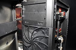 画像ギャラリー No.018のサムネイル画像 / ［COMPUTEX］SilverStone，ゲーマー向けPCケース「Raven RV04」など，今年もユニークなPCケースを公開