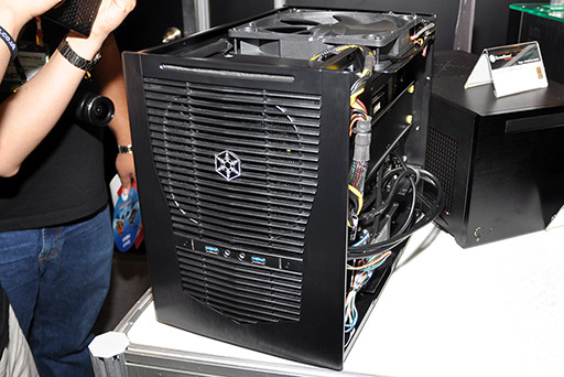 画像ギャラリー No.020のサムネイル画像 / ［COMPUTEX］SilverStone，ゲーマー向けPCケース「Raven RV04」など，今年もユニークなPCケースを公開