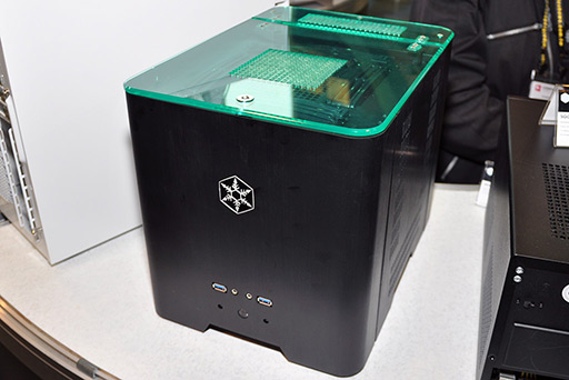 画像ギャラリー No.025のサムネイル画像 / ［COMPUTEX］SilverStone，ゲーマー向けPCケース「Raven RV04」など，今年もユニークなPCケースを公開