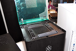 画像ギャラリー No.029のサムネイル画像 / ［COMPUTEX］SilverStone，ゲーマー向けPCケース「Raven RV04」など，今年もユニークなPCケースを公開