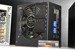 画像ギャラリー No.031のサムネイル画像 / ［COMPUTEX］SilverStone，ゲーマー向けPCケース「Raven RV04」など，今年もユニークなPCケースを公開