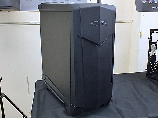 画像ギャラリー No.001のサムネイル画像 / SilverStone,ゲーマー向けPCケース「Raven RV05」を秋葉原で世界初公開。Mini-ITX仕様の「Raven Z RVZ01」も披露