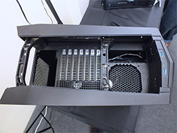 画像ギャラリー No.002のサムネイル画像 / SilverStone,ゲーマー向けPCケース「Raven RV05」を秋葉原で世界初公開。Mini-ITX仕様の「Raven Z RVZ01」も披露