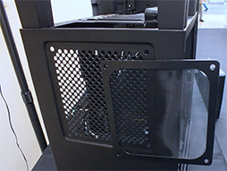 画像ギャラリー No.010のサムネイル画像 / SilverStone,ゲーマー向けPCケース「Raven RV05」を秋葉原で世界初公開。Mini-ITX仕様の「Raven Z RVZ01」も披露