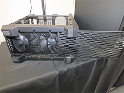 画像ギャラリー No.011のサムネイル画像 / SilverStone,ゲーマー向けPCケース「Raven RV05」を秋葉原で世界初公開。Mini-ITX仕様の「Raven Z RVZ01」も披露