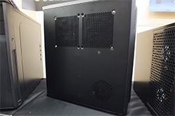 画像ギャラリー No.013のサムネイル画像 / SilverStone,ゲーマー向けPCケース「Raven RV05」を秋葉原で世界初公開。Mini-ITX仕様の「Raven Z RVZ01」も披露