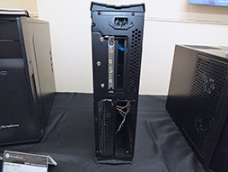 画像ギャラリー No.016のサムネイル画像 / SilverStone,ゲーマー向けPCケース「Raven RV05」を秋葉原で世界初公開。Mini-ITX仕様の「Raven Z RVZ01」も披露