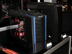 画像ギャラリー No.018のサムネイル画像 / SilverStone,ゲーマー向けPCケース「Raven RV05」を秋葉原で世界初公開。Mini-ITX仕様の「Raven Z RVZ01」も披露