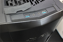 画像ギャラリー No.004のサムネイル画像 / Silverstone製ゲーマー向けPCケース「Raven RV05」は5月下旬以降に発売。Mini-ITXケース「Raven Z RVZ01」の1000台限定カラーも披露