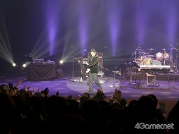 画像ギャラリー No.032のサムネイル画像 / 全編これイトケン節！　バトル曲から「下水道」までがバンド演奏。「サガ」シリーズ新作についての言及もあった，「One Night Re:Birth Again」の詳細をレポート