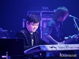 画像ギャラリー No.039のサムネイル画像 / 全編これイトケン節！　バトル曲から「下水道」までがバンド演奏。「サガ」シリーズ新作についての言及もあった，「One Night Re:Birth Again」の詳細をレポート