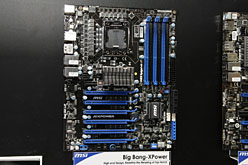 画像ギャラリー No.008のサムネイル画像 / ASRock,CeBIT 2010の会場で,次世代6コアCPU「Gulftown」のデモを実施中