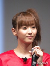 画像ギャラリー No.020のサムネイル画像 / 藤本美貴さんも登場！　明日発売の「ブルードラゴン 異界の巨獣」完成披露発表会で，鵜之澤社長はひたすら冷や汗