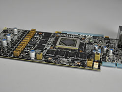 画像ギャラリー No.010のサムネイル画像 / “OC上等”なHD 5870カードは,ゲーム用途でメリットをもたらすか。MSI「R5870 Lightning」を試す