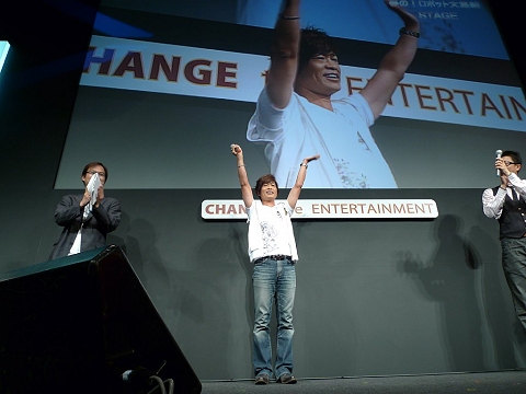 画像ギャラリー No.008のサムネイル画像 / ［TGS 2009］ランカとアムロもやってきた！ バンダイナムコゲームス「夢の！ロボットゲーム大集結」ステージ