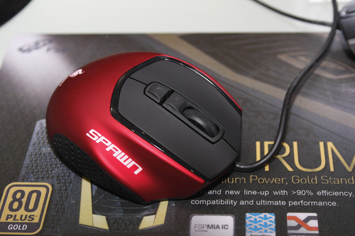 画像ギャラリー No.002のサムネイル画像 / ［CeBIT］Cooler Master，「CM Storm」ブランドのワイヤードマウス「Spawn」を公開。高性能光学センサー採用がウリ