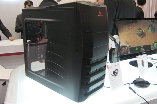 画像ギャラリー No.005のサムネイル画像 / ［CeBIT］Cooler Master，「CM Storm」ブランドのワイヤードマウス「Spawn」を公開。高性能光学センサー採用がウリ