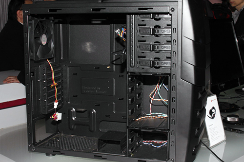 画像ギャラリー No.006のサムネイル画像 / ［CeBIT］Cooler Master，「CM Storm」ブランドのワイヤードマウス「Spawn」を公開。高性能光学センサー採用がウリ