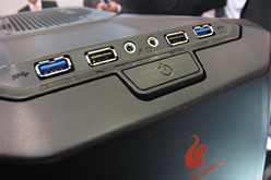 画像ギャラリー No.007のサムネイル画像 / ［CeBIT］Cooler Master，「CM Storm」ブランドのワイヤードマウス「Spawn」を公開。高性能光学センサー採用がウリ