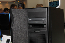 画像ギャラリー No.010のサムネイル画像 / ［CeBIT］Cooler Master，「CM Storm」ブランドのワイヤードマウス「Spawn」を公開。高性能光学センサー採用がウリ