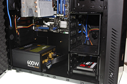 画像ギャラリー No.012のサムネイル画像 / ［CeBIT］Cooler Master，「CM Storm」ブランドのワイヤードマウス「Spawn」を公開。高性能光学センサー採用がウリ