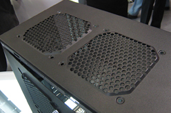 画像ギャラリー No.016のサムネイル画像 / ［CeBIT］Cooler Master，「CM Storm」ブランドのワイヤードマウス「Spawn」を公開。高性能光学センサー採用がウリ