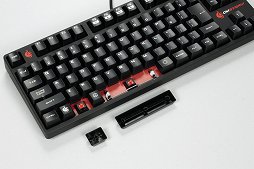 画像ギャラリー No.003のサムネイル画像 / 「Quick Fire Rapid」シリーズ3製品を試す。いずれも完成度の高いメカニカルキーボードだが，ポイントは赤軸搭載モデルの存在か