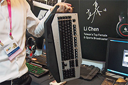 画像ギャラリー No.007のサムネイル画像 / ［COMPUTEX］CM Storm限定“緑軸”，「Cherry MX Green」採用のゲーマー向けキーボードをCooler Masterが披露