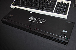 画像ギャラリー No.039のサムネイル画像 / ［COMPUTEX］CM Storm限定“緑軸”，「Cherry MX Green」採用のゲーマー向けキーボードをCooler Masterが披露