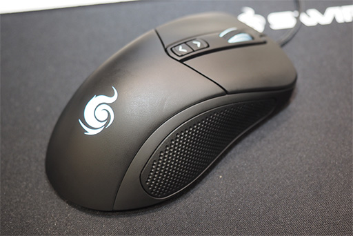 画像ギャラリー No.003のサムネイル画像 / ［COMPUTEX］DHARMAPOINTのマウスにそっくり!? Cooler Masterのゲーマー向け新型マウス「Mizar」について，直球でいろいろ聞いてきた
