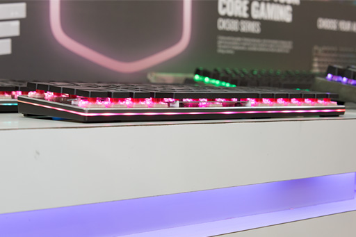画像ギャラリー No.005のサムネイル画像 / ［COMPUTEX］HHKB Lite2風67キー配列の低背Cherry MX搭載キーボードをCooler Masterが披露