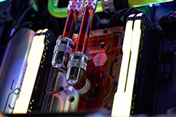 画像ギャラリー No.033のサムネイル画像 / ［TGS 2018］ゲーマー向けPCを作るなら内も外もLEDでライトアップ！　TGS 2018で見かけたゲーマー向け光り物PC＆PCパーツ総ざらえ