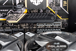 画像ギャラリー No.024のサムネイル画像 / ASUSの「TUF GAMING」とコラボしたアークのゲームPC,その見どころは? CROYDON「CY-IC6Z37A-IWTF」をテスト