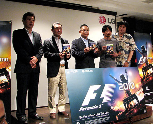 画像ギャラリー No.002のサムネイル画像 / 伝説のF1ドライバーが集合。コードマスターズ,10月7日発売予定の「F1 2010」完成披露会を開催