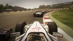 画像ギャラリー No.003のサムネイル画像 / 「F1 2010」実際のF1チームや元F1ドライバー アンソニー・デビッドソンも制作に協力している本作のこだわりのポイントをチェック
