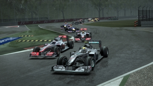 画像ギャラリー No.001のサムネイル画像 / 「F1 2010」店頭体験会が愛知県のディスパ東郷店で11日開催